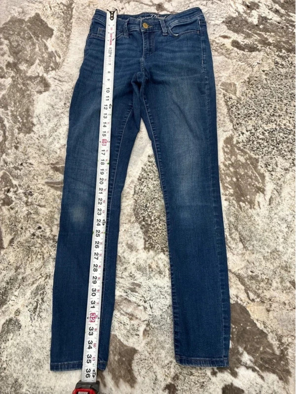Universal threads mid rise, skinny jeans